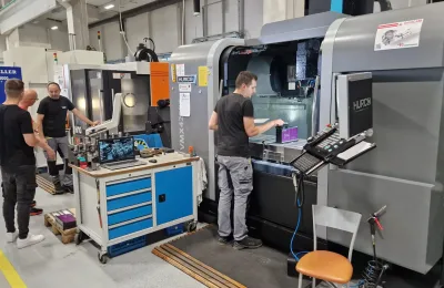 Operater na CNC stroju - glodač tokar